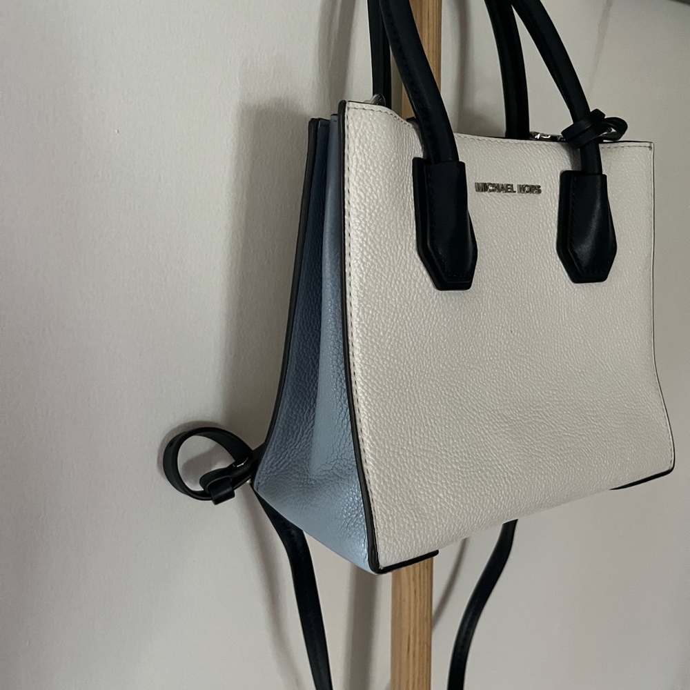 Michael Kors Mercer Messenger Bag - Blue & White. Comes with dust bag. - Picture 3 of 5